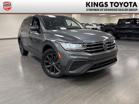 Used 2022 Volkswagen Tiguan SE image 1