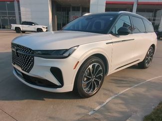 Used 2025 Lincoln Nautilus Reserve AWD/4WD video 3