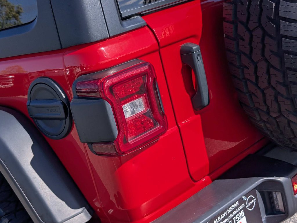 Used 2025 Jeep Wrangler Unlimited Rubicon AWD/4WD image 12