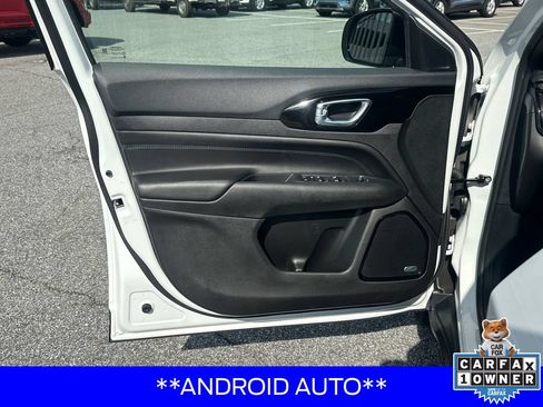 Used 2026 Jeep Compass Latitude w/ Sun and Sound Group AWD/4WD image 10
