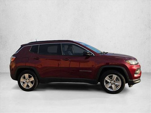 Used 2022 Jeep Compass Latitude image 4