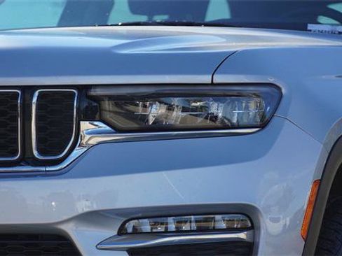 Certified 2023 Jeep Grand Cherokee Limited image 4