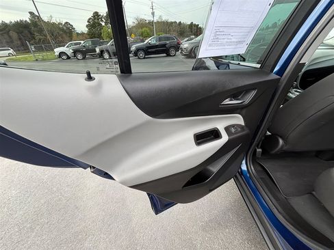 Used 2022 Chevrolet Equinox LT w/ Driver Convenience Package image 16