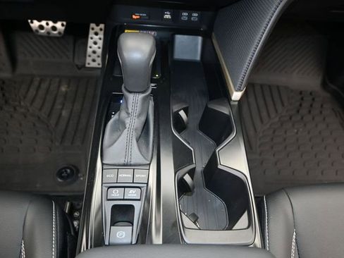 Used 2025 Toyota Camry SE image 9