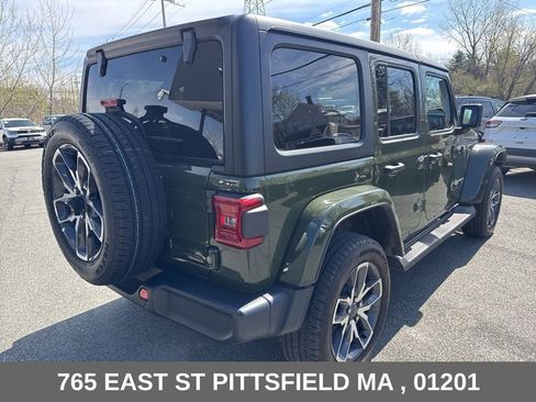 Used 2024 Jeep Wrangler Unlimited w/ Convenience Group AWD/4WD image 8