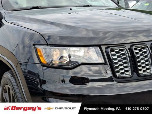 Used 2019 Jeep Grand Cherokee Altitude AWD/4WD image 11