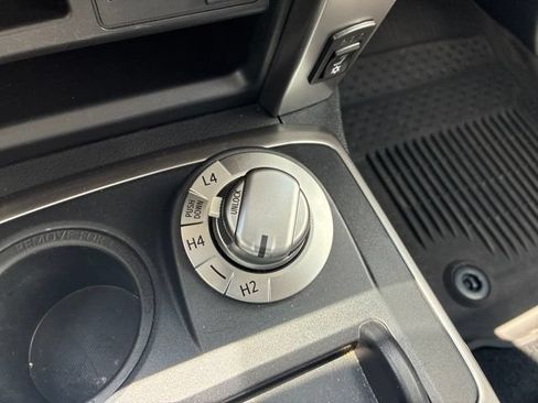 Used 2022 Toyota 4Runner SR5 AWD/4WD image 10