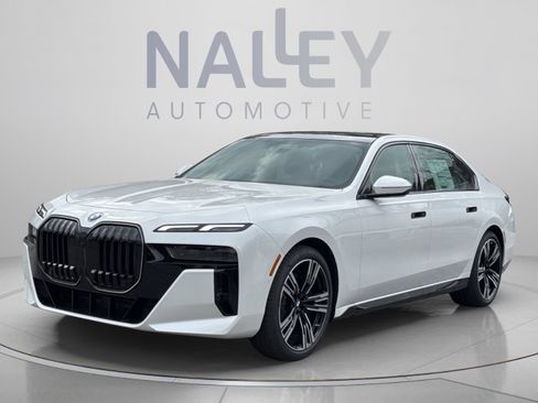 Used 2026 BMW 740i RWD image 3