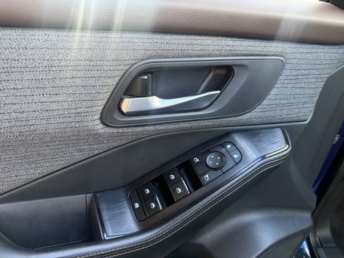Used 2022 Nissan Rogue SV AWD/4WD image 15