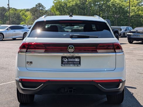 Used 2024 Volkswagen Atlas Cross Sport SE image 8