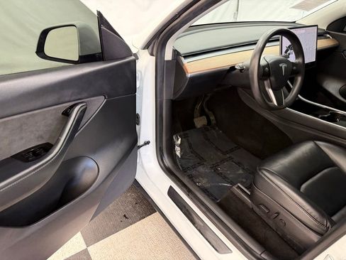 Used 2020 Tesla Model Y Long Range image 30