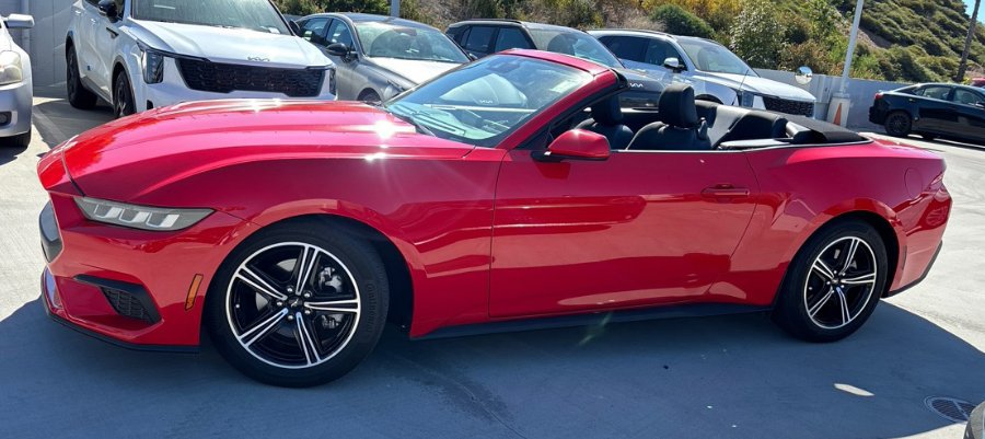 Used 2024 Ford Mustang Convertible RWD image 7