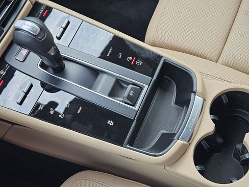 Certified 2026 Porsche Macan AWD/4WD image 20