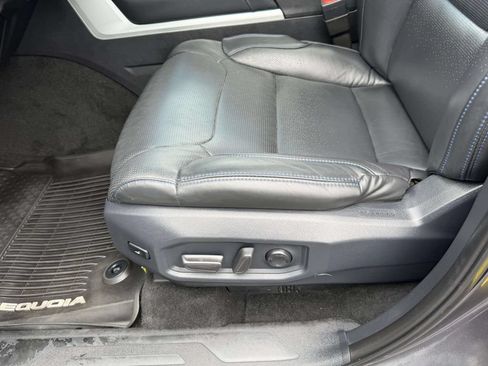 Used 2024 Toyota Sequoia Platinum AWD/4WD image 17