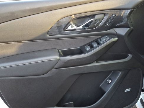 Used 2024 Chevrolet Traverse High Country FWD image 13