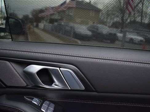 Used 2025 BMW X7 xDrive40i w/ Premium Package image 26