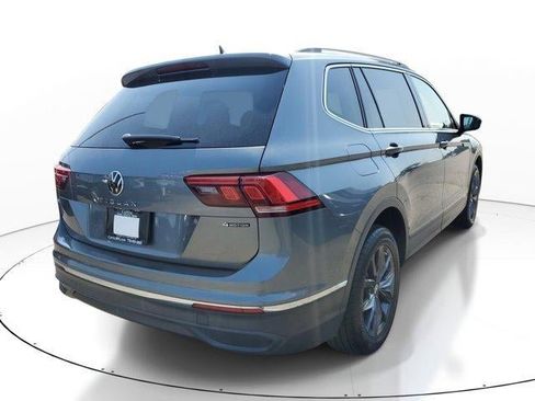 Used 2022 Volkswagen Tiguan SE AWD/4WD image 3