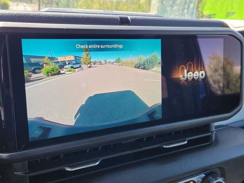 Used 2024 Jeep Gladiator Sport image 24