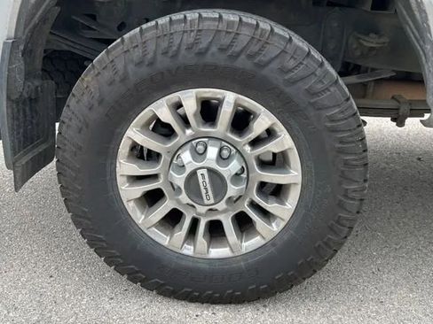 Used 2020 Ford F350 XLT w/ XLT Premium Package image 6