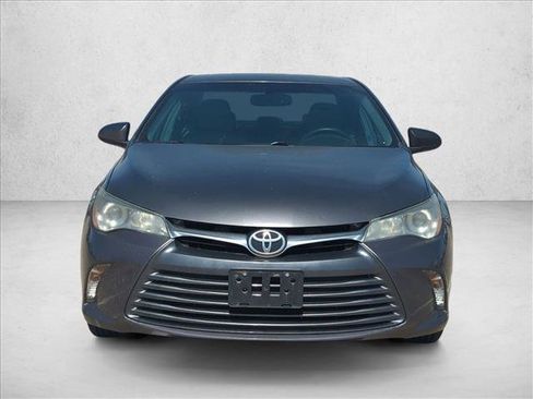 Used 2016 Toyota Camry LE image 2