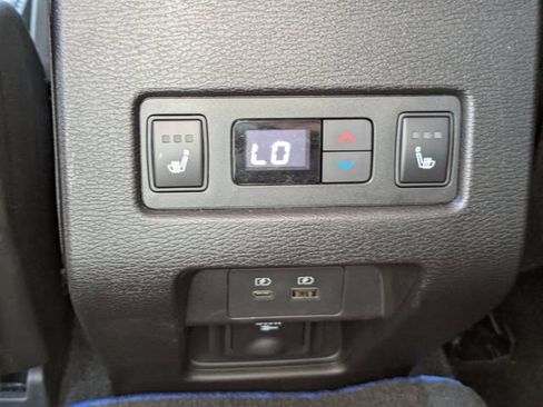 Used 2023 Mitsubishi Outlander SEL AWD/4WD image 16