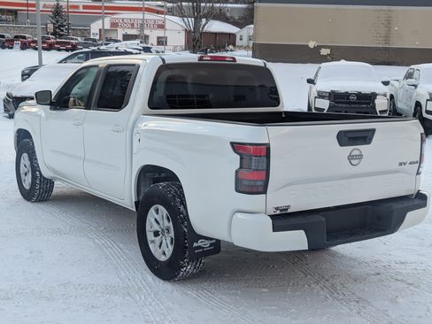 Used 2024 Nissan Frontier SV image 5