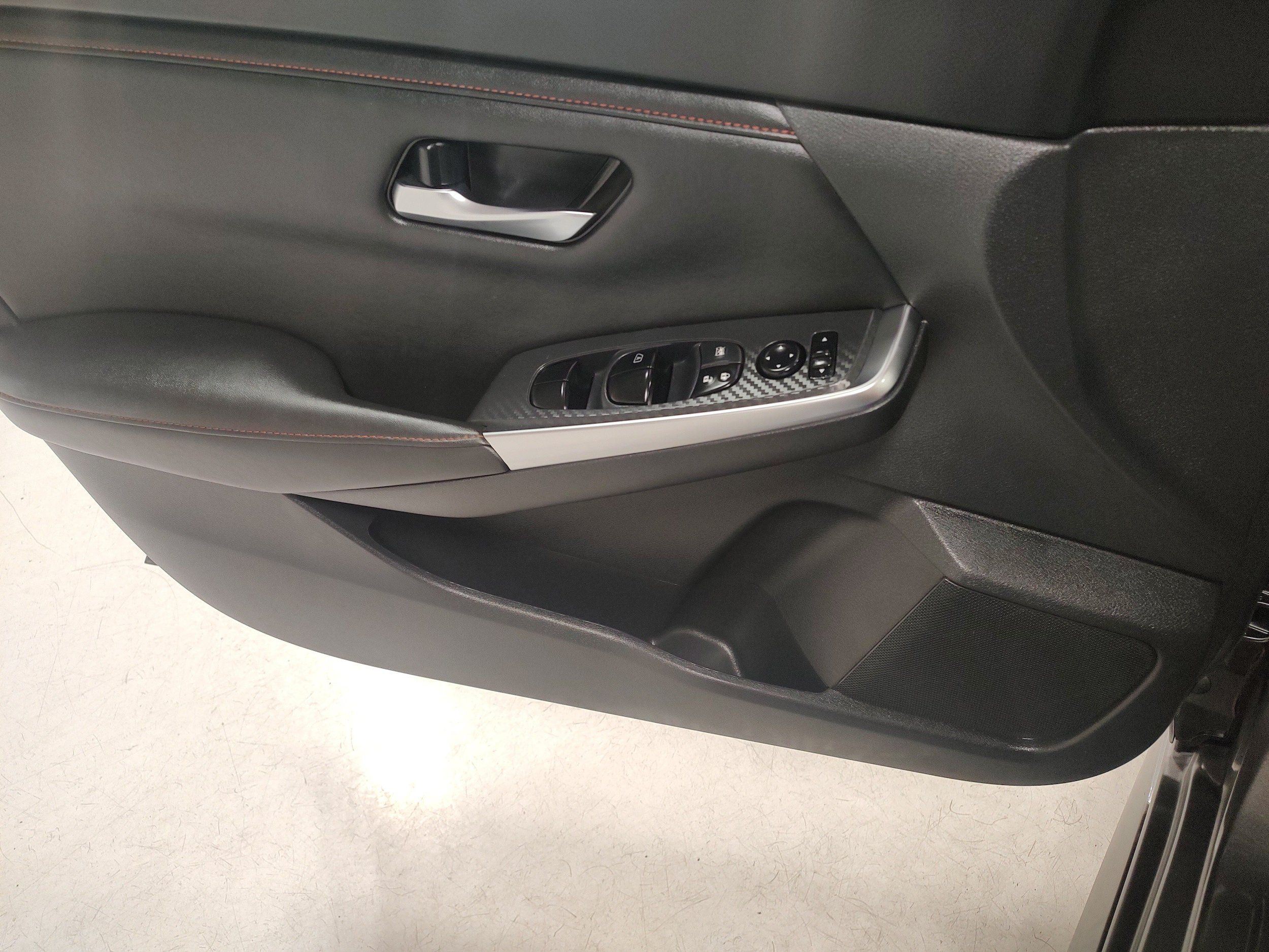 Used 2025 Nissan Sentra SR FWD image 9
