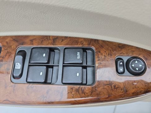 Used 2006 Buick LaCrosse CX FWD image 25