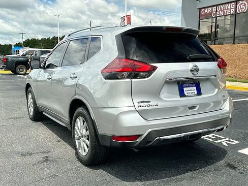 Used 2018 Nissan Rogue SV FWD image 6