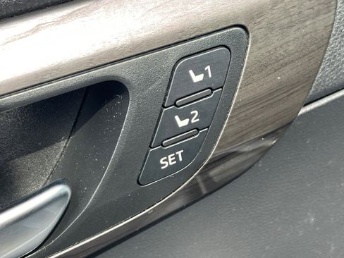 Used 2021 Toyota Highlander Platinum image 12