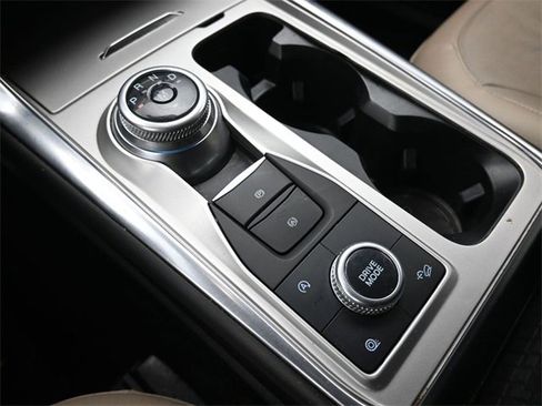 Used 2020 Ford Explorer Limited w/ Class III Trailer Tow Package image 32