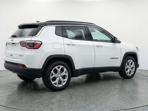 Used 2025 Jeep Compass Latitude image 9