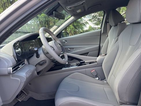 New 2025 Hyundai Elantra SEL FWD image 10