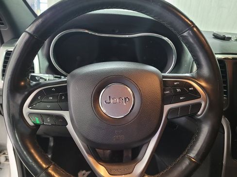 Used 2019 Jeep Grand Cherokee Laredo w/ Security & Convenience Group image 32