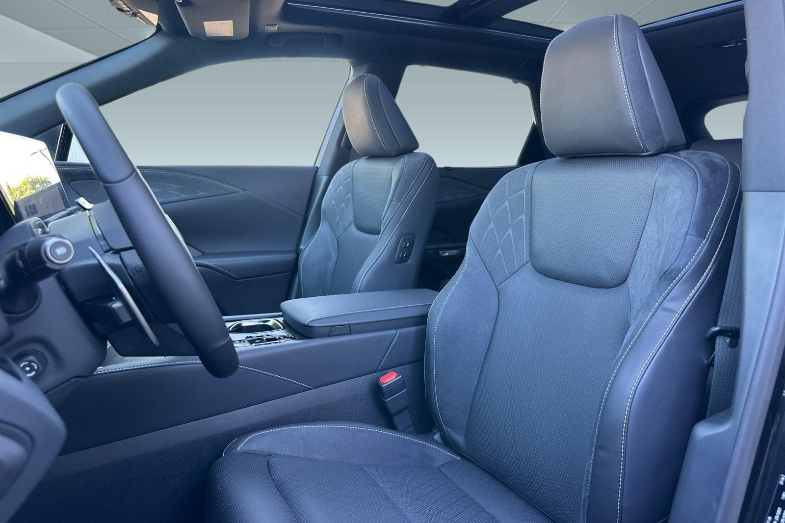 New 2026 Lexus RX 450h AWD w/ Convenience Package image 5