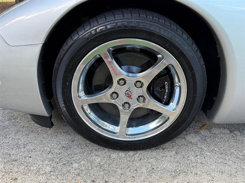 Used 2004 Chevrolet Corvette Coupe w/ Preferred Equipment Group image 24