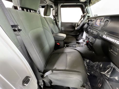 Used 2023 Jeep Gladiator Willys image 25