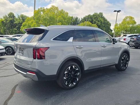 Certified 2025 Kia Sorento EX w/ Panoramic Sunroof Package FWD image 3