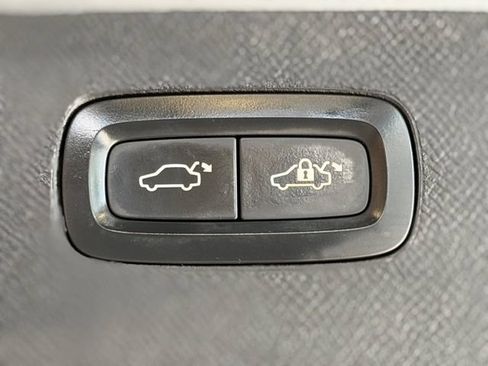 Used 2016 Volvo XC90 T5 Momentum AWD/4WD image 38