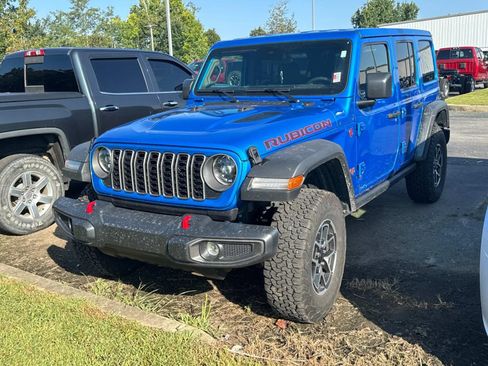 Used 2025 Jeep Wrangler Unlimited Rubicon w/ Convenience Group AWD/4WD image 7