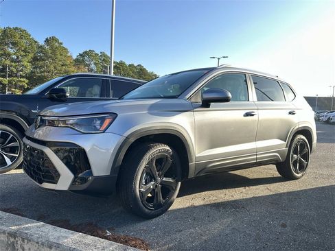 New 2026 Volkswagen Taos SEL image 1