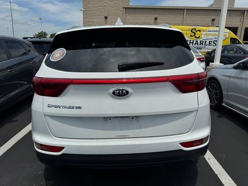 Used 2017 Kia Sportage LX w/ LX Popular Package FWD image 3