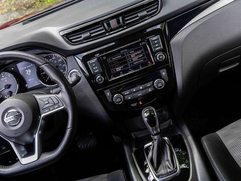 Certified 2022 Nissan Rogue Sport SV image 20