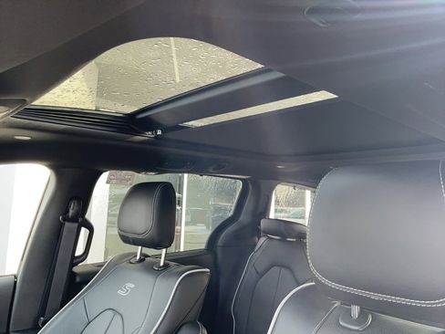 New 2026 Chrysler Pacifica Limited w/ Uconnect Theater Family Group image 14