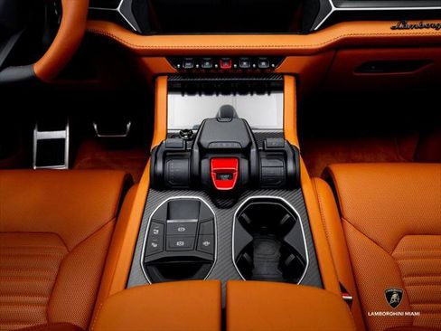 Used 2025 Lamborghini Urus SE AWD/4WD image 35