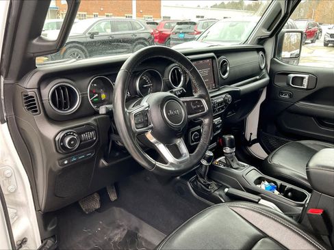 Used 2022 Jeep Wrangler Unlimited Sahara w/ Cold Weather Group image 8