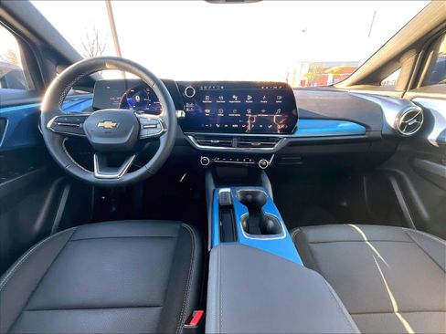 Used 2025 Chevrolet Equinox EV LT w/ Convenience Package image 20