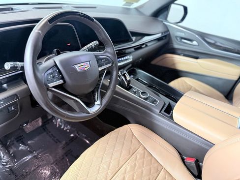 Used 2024 Cadillac Escalade ESV Premium Luxury AWD/4WD image 18