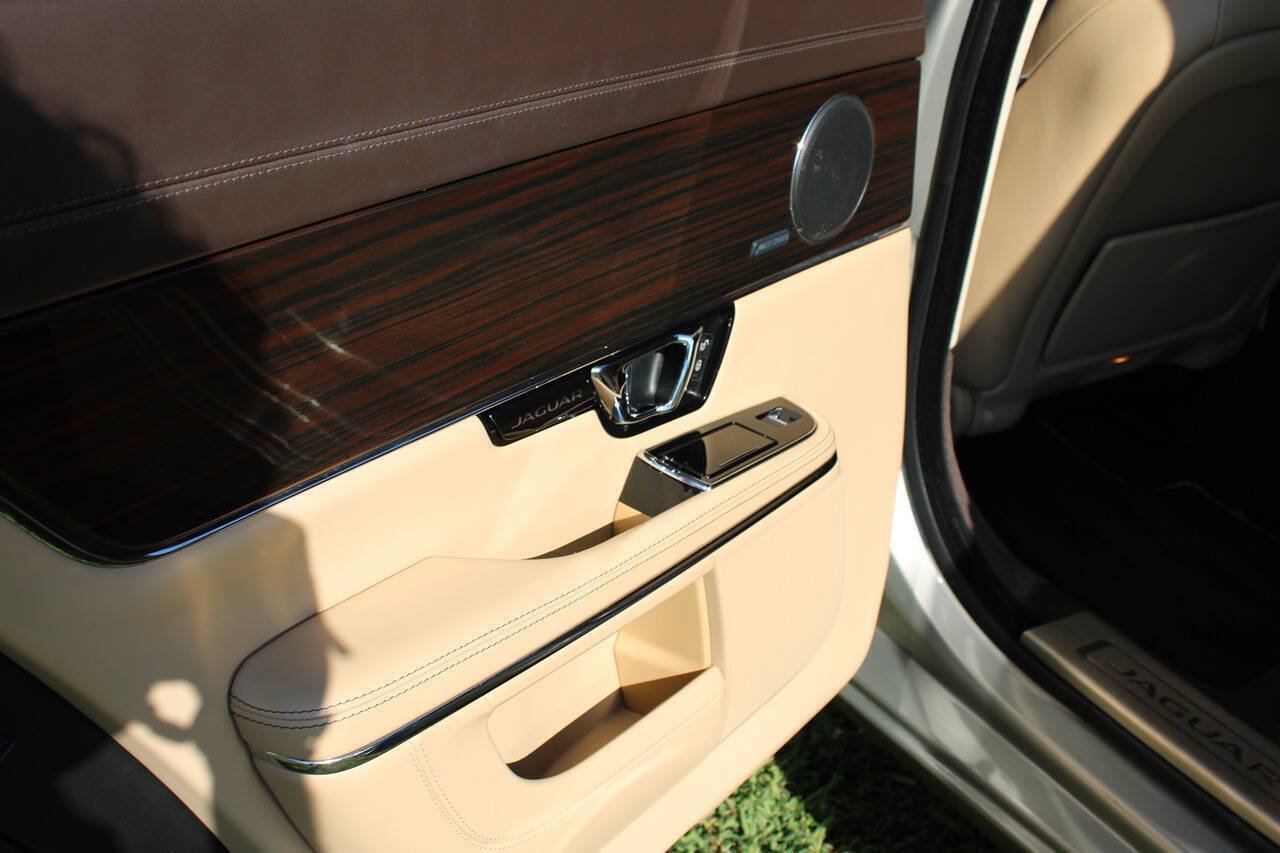 Used 2014 Jaguar XJ L Portfolio RWD image 36