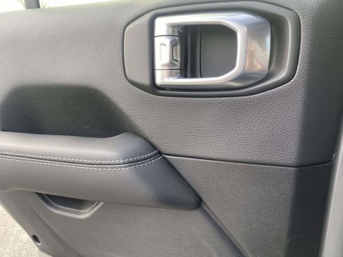 Used 2021 Jeep Gladiator Overland w/ Popular Equipment Package image 14